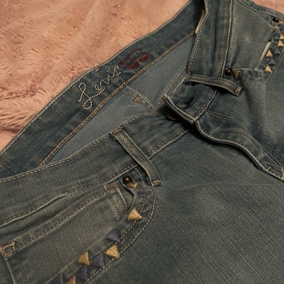 Levi’s embroidered jeans 👖 - Picture 6 of 8